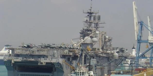 USS Iwo Jima: Μία πράξη ανθρωπιάς από τους πεζοναύτες του πολεμικού πλοίου των ΗΠΑ στην Κύπρο